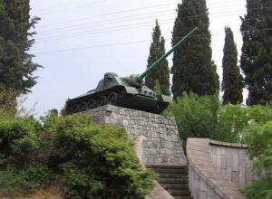 Памятник воинам-освободителям СУ-100