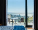 Апартамент-студия с балконом и прямым видом на море