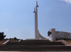 Памятник летчикам, сражавшимся за Севастополь 1941-1944гг